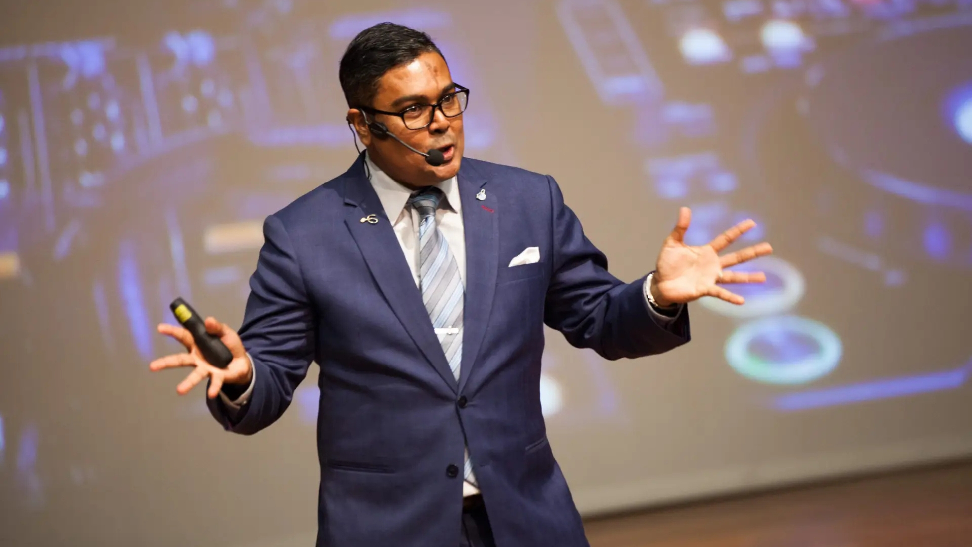 Elevate Your Event: Meet the Best Keynote Speaker in Singapore for Branding, Leadership & Marketing Excellence